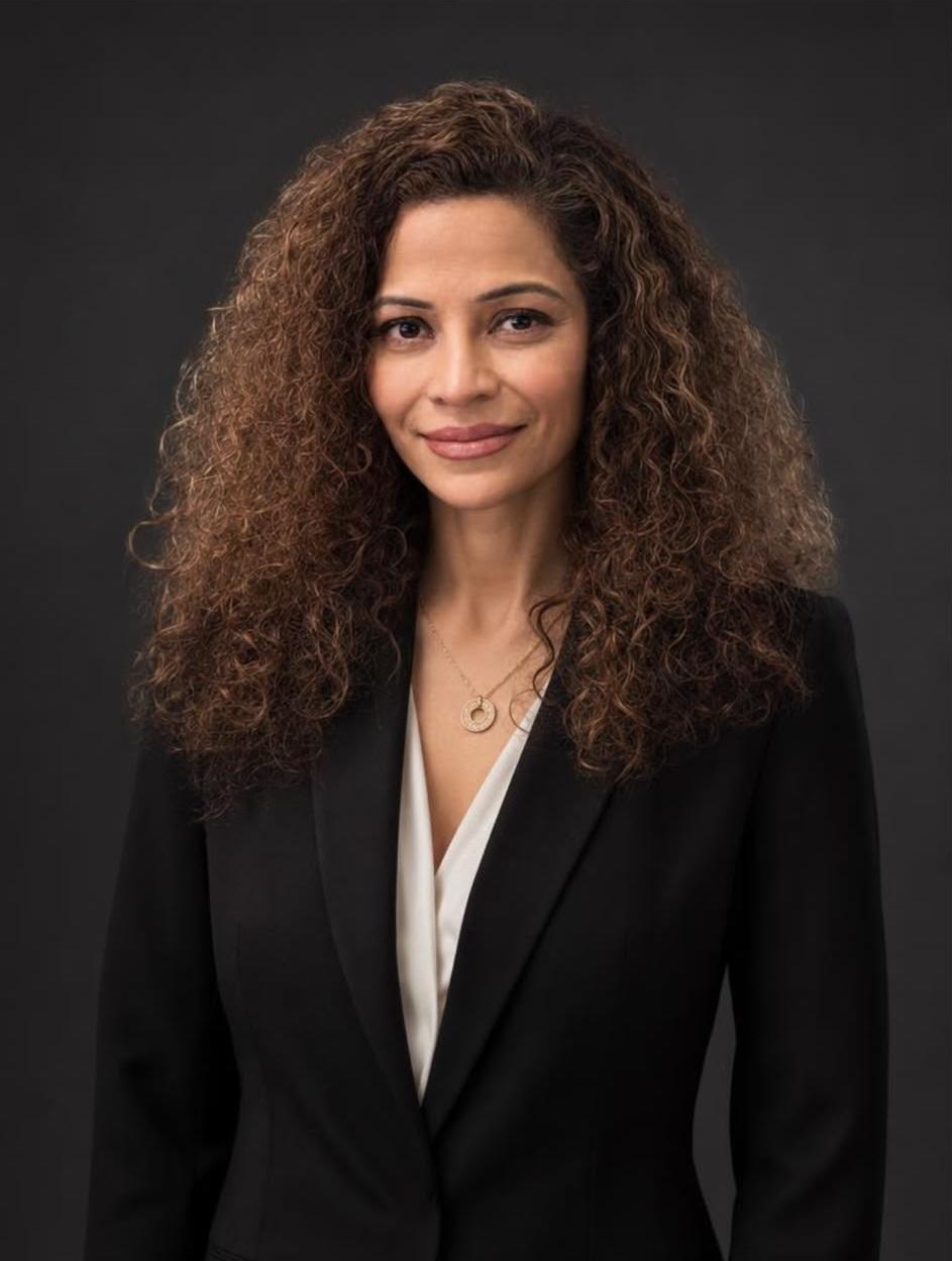 Portrait of Dr Hina Tahseen, founder of MedRostrum
